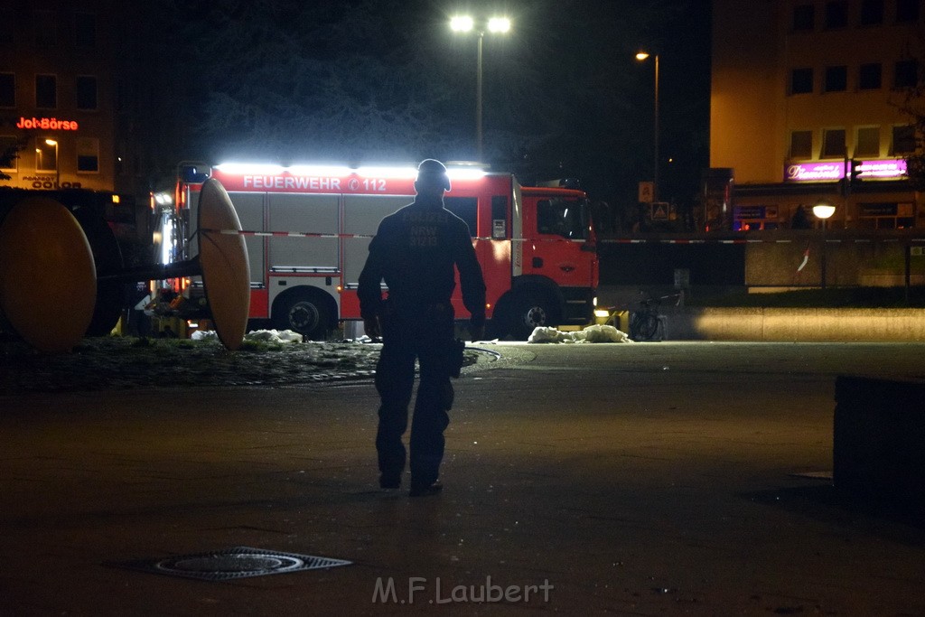 Einsatz BF Messerstecherei Koeln Neustadt Nord Eberplatz Platzmitte P015.JPG - Miklos Laubert